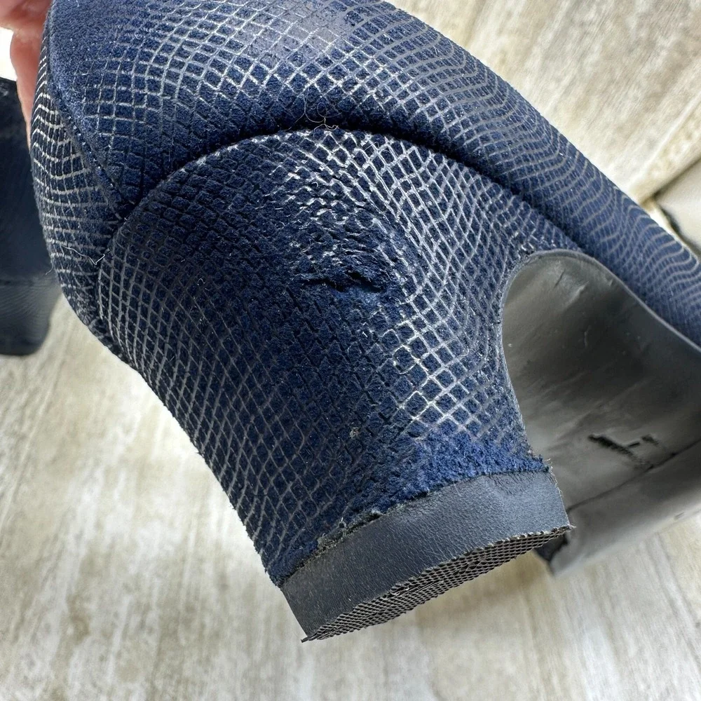 Women' Salvadore Ferragamo Navy‎ Blue Kitten Heeled Shoes 6.5B Made In Italy